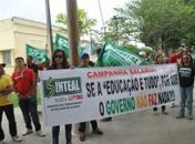 Professores da rede estadual realizam protesto no centro de Arapiraca