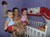 Tia pede ajuda para alimentar sobrinhos bebês que perderam a mãe dias após ao nascimento