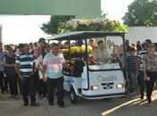 Familiares, amigos e políticos marcam presenças no sepultamento de Nathalya Waleska