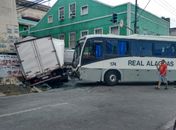 Ônibus da Real Alagoas que seguia para Arapiraca se envolve em acidente e cinco ficam feridos