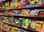 Lojas de brinquedos registram grande movimentação de clientes neste sábado
