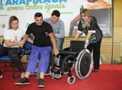 Célia Rocha entrega mais 300 cadeiras de rodas à população