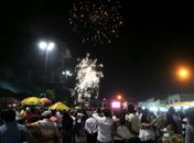 Multidão celebra a chegada de 2016 no Bosque das Arapiracas