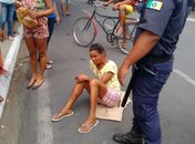 Mulher recém-operada é atropelada por motocicleta no Centro de Arapiraca
