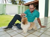 “Babá” de animais aproveita o feriado para trabalhar em Arapiraca