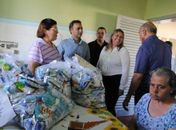 Yale entrega donativos a abrigo e vistoria obra de pavimentação