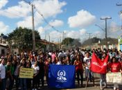 Alunos da Ufal bloqueiam rodovia em Arapiraca em protesto contra a insegurança