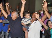 Moradores do Alto do Cruzeiro e Caititus recebem Rogério com aplausos e palavras de apoio