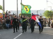 Milhares de arapiraquenses vão às ruas prestigiar tradicional Desfile da Emancipação