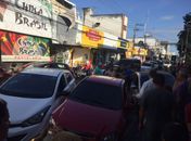 Engavetamento envolvendo três veículos deixa o trânsito lento no Centro de Arapiraca
