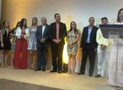 Rogério Teófilo entrega prêmio a empresa arapiraquense vencedora do Great Place to Work