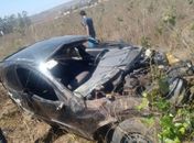 Veículo perde o controle, sai da pista e capota na AL 115 em Arapiraca