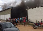 Incêndio atinge garagem da empresa Jarbas Lúcio Publicidade, na Canafístula