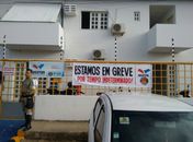 Agentes de trânsito cruzam os braços e reivindicam o pagamento do salário de dezembro