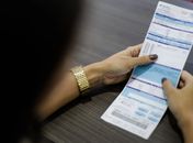 Com consumo residencial alto, alagoanos fazem "malabarismo" para pagar conta de luz