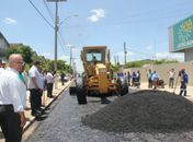 Rogério visita pavimentação do novo acesso da cidade e anuncia canteiro de obras para 2018