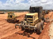 Prefeitura atende moradores moradores e inicia construção de campo de futebol no Brisa do Lago
