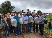Prefeitura de Limoeiro e Codevasf realizam peixamento da Lagoa do Pé Leve