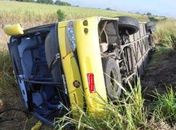 Ônibus tomba na BR 101 em Junqueiro e pelo menos 20 pessoas ficam feridas