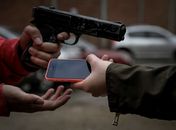 Bandidos roubam celulares em menos de dez segundos e em plena luz do dia em Campo Alegre