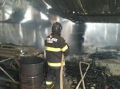 Vídeos: Incêndio atinge fábrica de tecidos em Limoeiro de Anadia