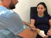 Acompanhada pela OAB Arapiraca, mulher que teve dedos decepados tem benefício concedido pelo INSS