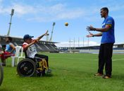 Com 11 anos e paralisia cerebral, alagoano evolui e conquista independência através do esporte