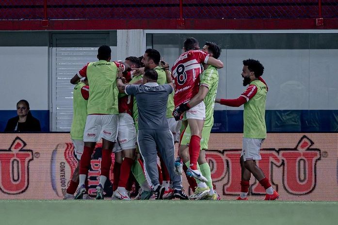 De virada, CRB vence o Brusque e respira fora do Z4 da Série B