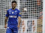 Cruzeiro multa Arrascaeta, renova com Neves e diz que não vende Dedé