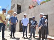 Prefeito Rui Palmeira vistoria obra de complexo esportivo