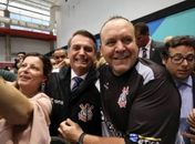 Palmeirense, Bolsonaro usa jaqueta do Corinthians em São Paulo