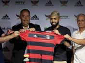 Flamengo desiste oficialmente das contratações de Bruno Henrique e Dedé
