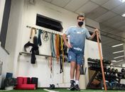 Dois meses após cirurgia no joelho, Rafael Longuine mostra evolução