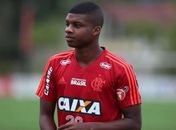 Atacante se lesiona e deve desfalcar o Flamengo por mais de dois meses