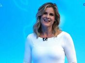 Apresentadora esportiva é suspensa após foto com Joice Hasselmann; Globo explica