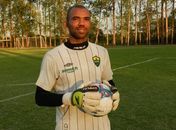 Goleiro é roubado em tentativa de assalto a carros fortes, mas escapa de tiroteio