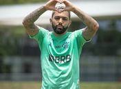 Gabigol e Arrascaeta treinam no campo e têm chance de pegar o Atlético-MG; Rodrigo Caio está fora
