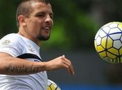 Argentino ex-Santos e Corinthians fala sobre a infância: "comia do lixo"