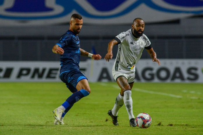 Com apoio da torcida, CSA joga bem e vence o Botafogo no Rei Pelé