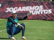 Flamengo e empresário de Diego Alves marcam reunião no Rio para fechar renovação