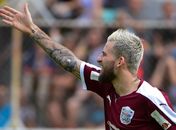 Lucas Lima foi vaiado por torcedores durante jogo beneficente em Jundiaí (Foto: Djalma Vassão/Gazeta Press)