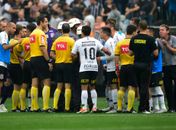 Romero garante que sofreu pênalti e fala em perseguição com o Corinthians