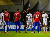 Gabriel pede desculpas, mas se diz injustiçado e ignora protesto da torcida