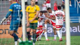 CRB goleia o Cuiabá no Rei Pelé e encosta no G-6 da Série B