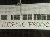 Vila é pichada após empate do Santos; Lucas Lima e Zeca são alvos