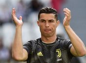Polêmica! CR7 ultrapassou Pelé em gols oficiais? Veja os números