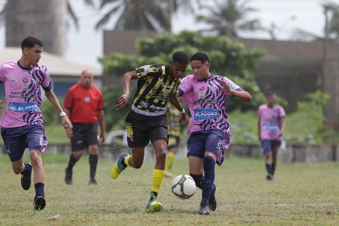 Com direito a transmissão ao vivo, Taça das Grotas tem final de semana de disputas e goleadas