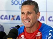 Jorginho minimiza vaias: "No final do ano essa torcida vai pedir para eu ficar"