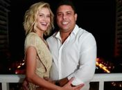 Ronaldo promete casamento com modelo para no máximo dois anos
