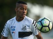 Após cumprir suspensão na última quarta, Copete volta ao time titular do Santos contra o Vasco (Foto: Ivan Storti/ Santos FC)